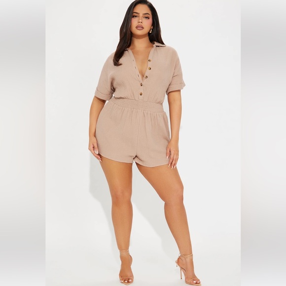 Fashion Nova size 1X Mocha Short Sleeve Collared Romper - Picture 2 of 3